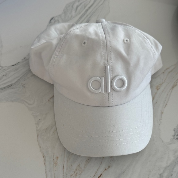 ALO Yoga White Cap - Picture 1 of 1